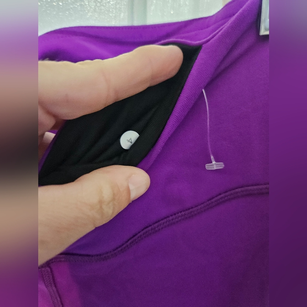 Lululemon Athletica Vibrant Purple Cropped Leggings Size 4 - Picture 4 of 4